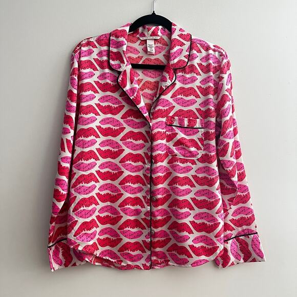Satin Victoria's Secret Dream Angels lips print red pink sleep-shirt size small - Picture 1 of 5